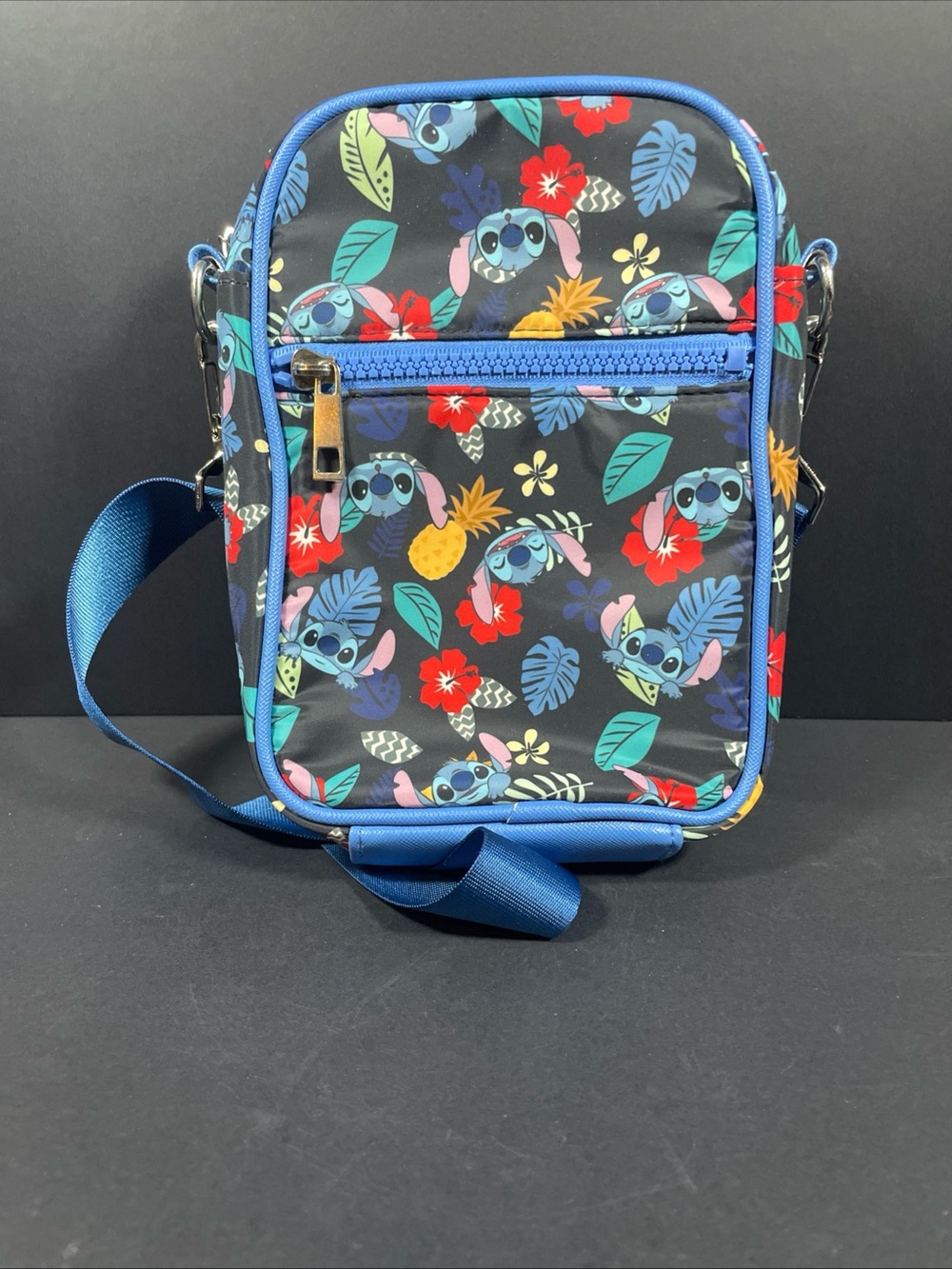 Bioworld Disney Lilo & Stitch 8in Crossbody Bag Hawaiian